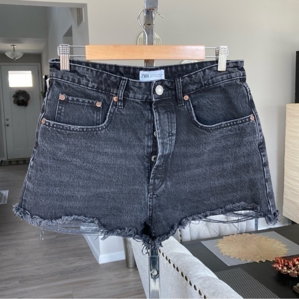 💋Zara black raw hem cut off button fly Jean shorts 🩳 8
